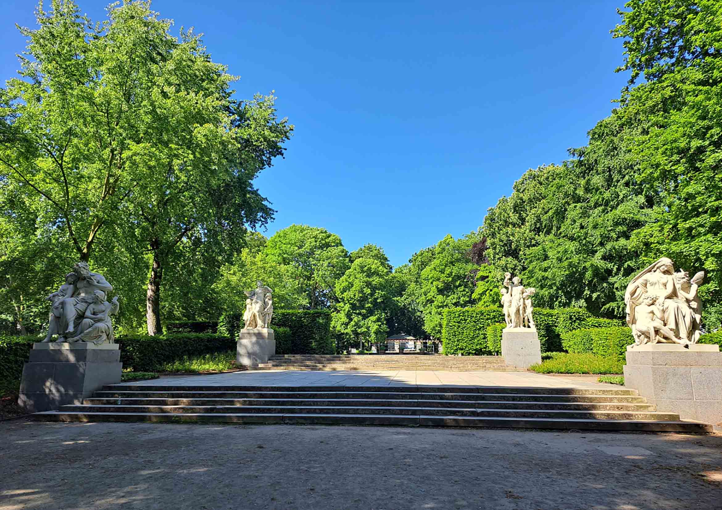 The Green Heart: Exploring the Most Beautiful Parks and Gardens in Chemnitz